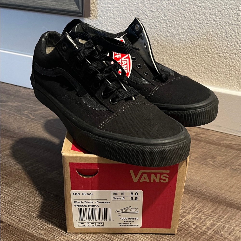 OLD SCHOOL VANS, ALL BLACK. Men’s size 8//Women’s 9.5